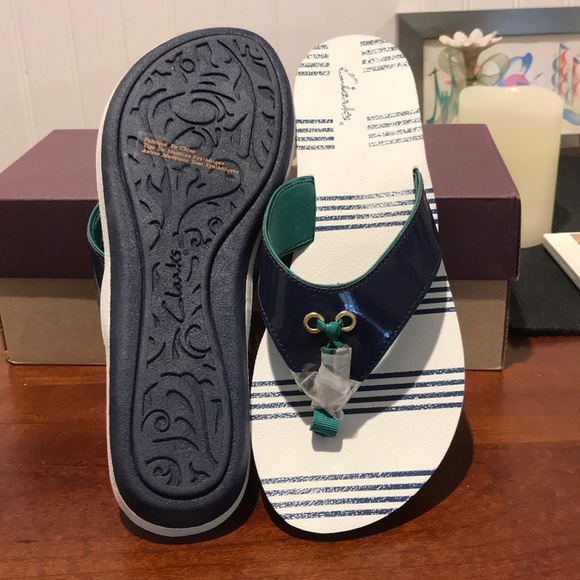 Clark’s Flip flops - Picture 3 of 4